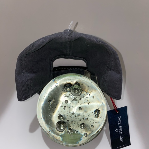 True Religion Men’s Hat - Picture 3 of 8
